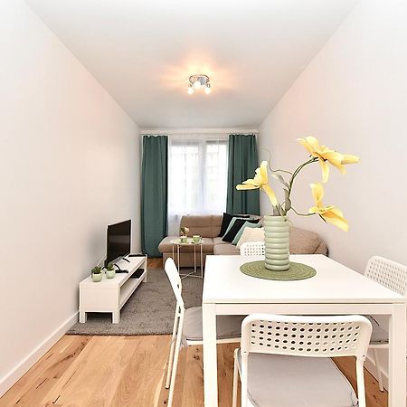 ורשה Rental Apartment Obrzezna מראה חיצוני תמונה